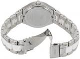 Guess Women's Quartz Watch Analogue Display and Stainless Steel Strap W0556L1